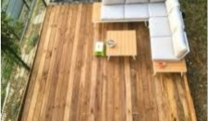 Une lame de terrasse en bois